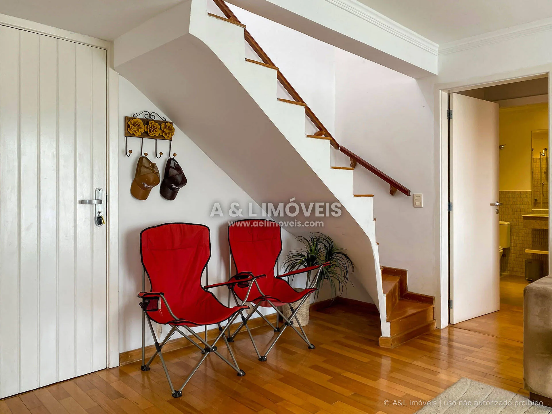 Imagem Duplex à venda em Campos do Jordão com 2 suítes e lareira