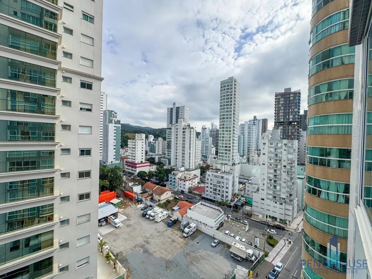 Imagem Apartamento Quadra Mar para Venda em Balneário Camboriú, CENTRO, 3 dormitórios, 3 suítes, 4 banheiros, 3 vagas