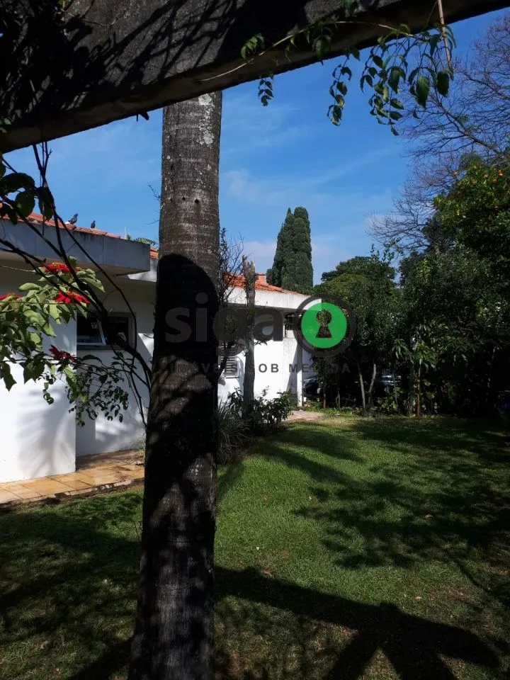 Imagem Casa para Locação ou Venda no Alto de Pinheiros com 400m², 4 suites , jardim, 4 vagas, sem mobilia
