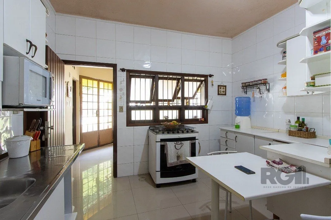 Imagem Casa para Venda - 300m², 3 dormitórios, sendo 1 suites, 4 vagas - Nonoai