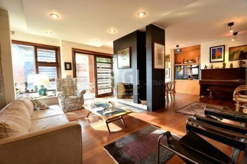 Imagem Casa para Venda - 276m², 3 dormitórios, sendo 1 suites, 5 vagas - Medianeira