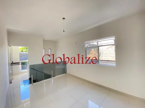 Imagem Linda casa à venda com 2 dormitórios sendo 1 suíte por R$ 660.000,00