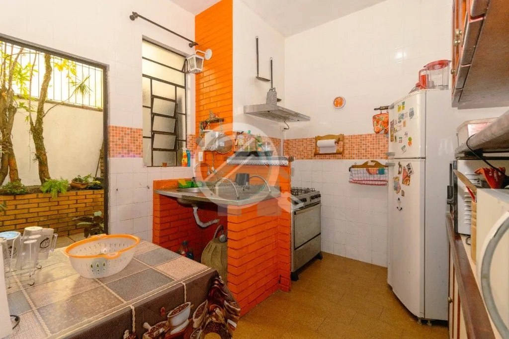 Imagem Casa 2 pavimentos com 130m² de área privativa, três dormitórios, living dois ambientes, sala de ...