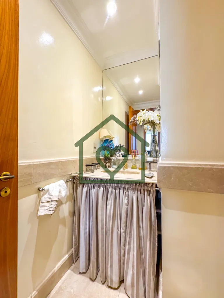 Imagem Apartamento de gestão da Label Brokers de 333 m² no bairro Bela Vista, em Porto Alegre. 
 
Amplo l...