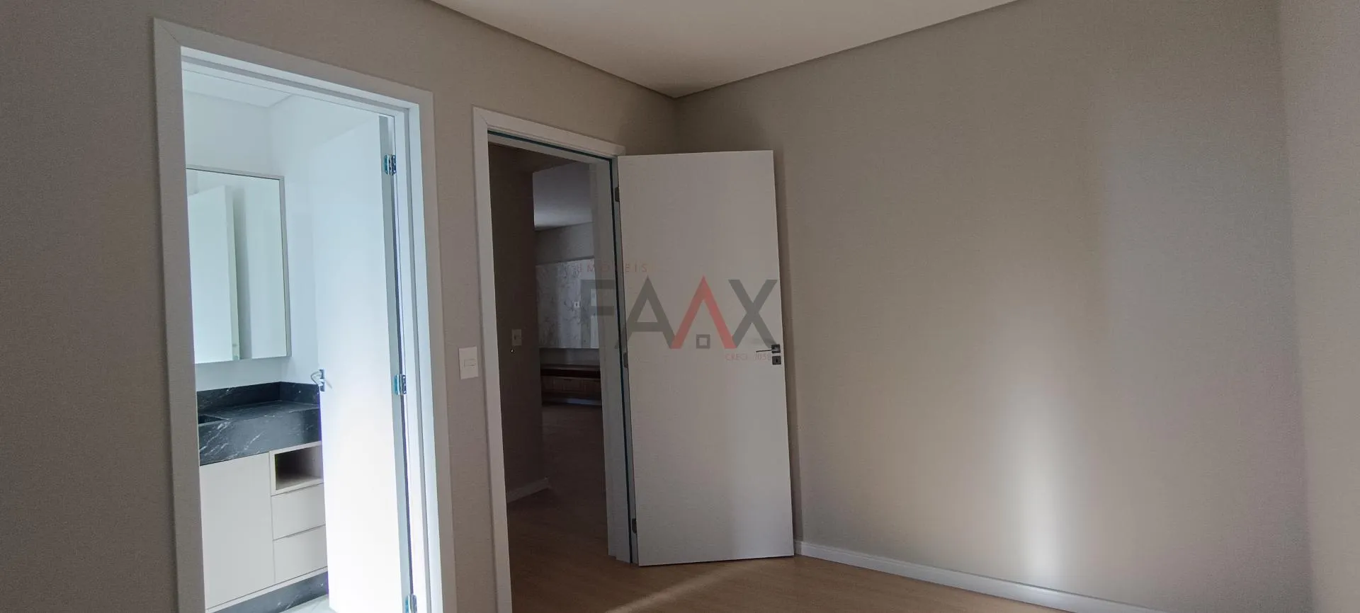 Imagem Apartamento à venda no Centro com 2 suítes mais vaga de garagem coberta