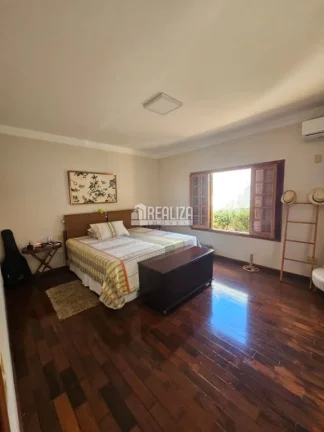 Imagem Casa à venda no bairro Fabrício, em Uberaba - 3 dormitórios, piscina e varanda!