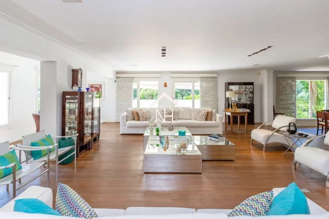 Imagem Casa alto padrão em condomínio fechado de 900m com 4 suítes (1 master), elevador, 6 vagas, piscina, churrasqueira, academia, cozinha gourmet