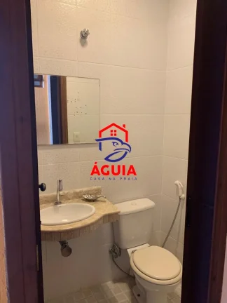 Imagem Ótima casa para aluguel de temporada em condomínio fechado a 100 metros da praia do Lázaro!!