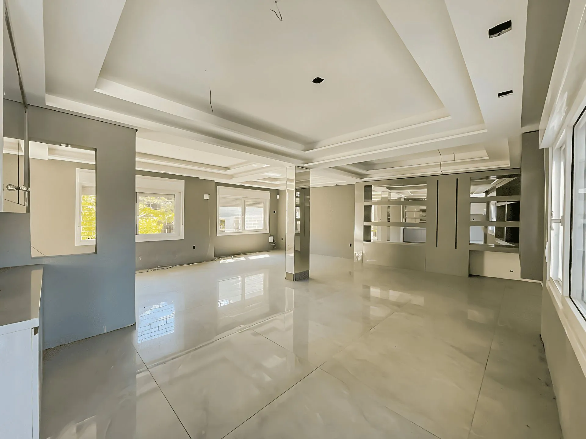 Imagem Casa Reformada com Piscina, 370m², 2 Suítes com Closet no Três Figueiras - POA