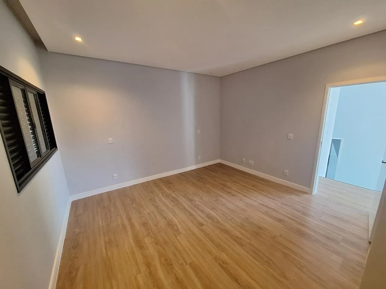 Imagem Casa de Alto Padrão com 340m² no Alphaville Nova Esplanada I Locação / Venda