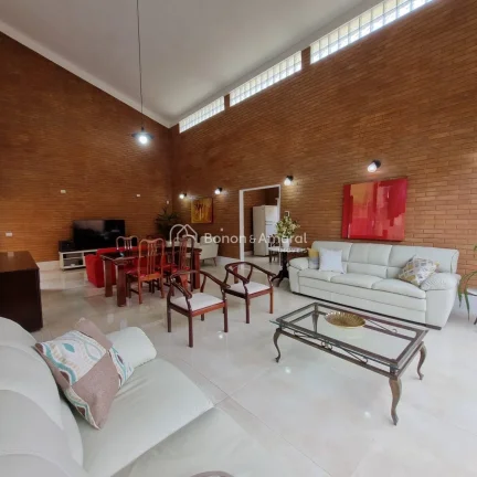 Imagem Encante-se com esta linda casa estilo sobrado, localizada no tranquilo e arborizado Bosque de Barão...