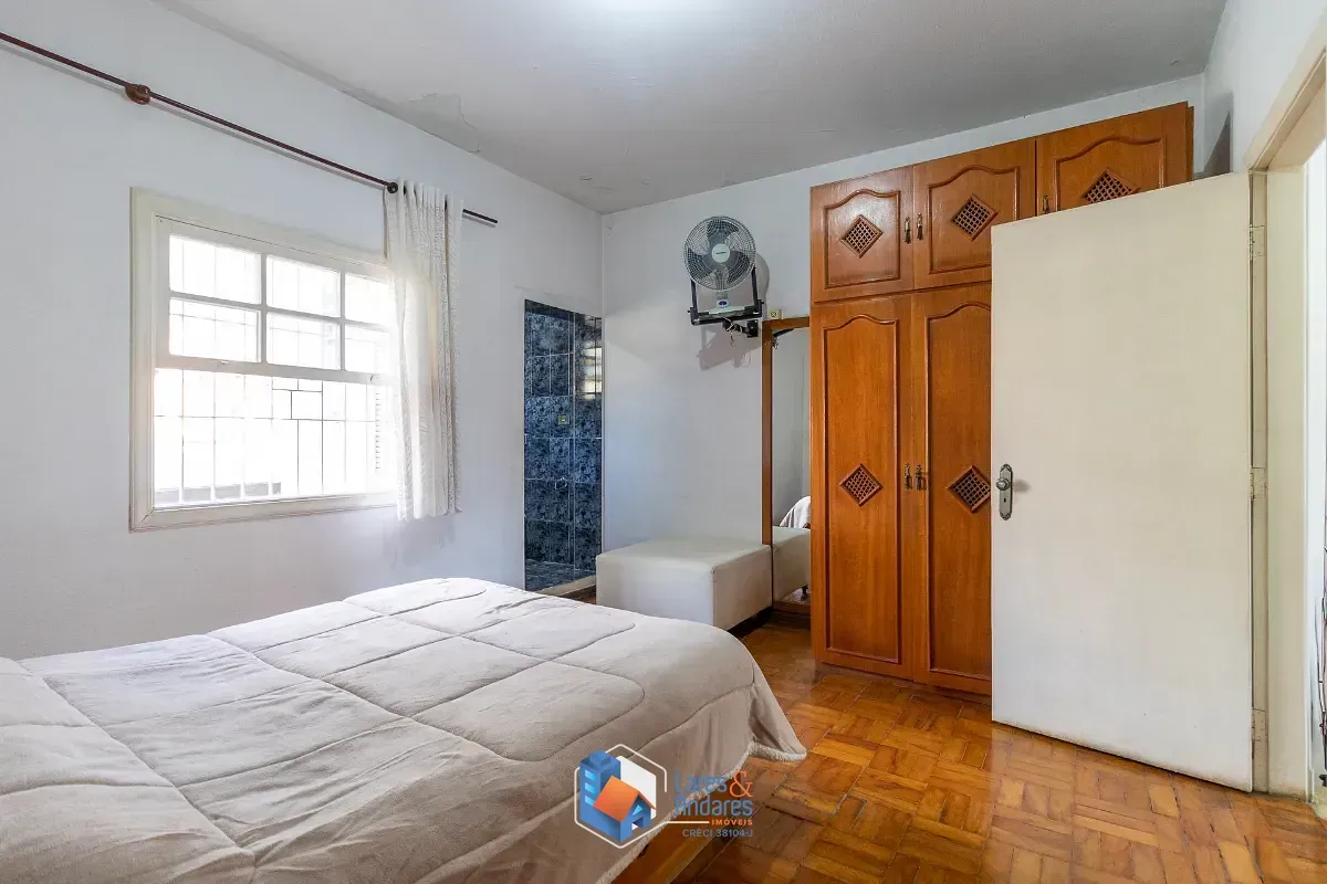 Imagem Sobrado para venda em Chácara Inglesa com 4 quartos, sendo 1 suíte, 181m²