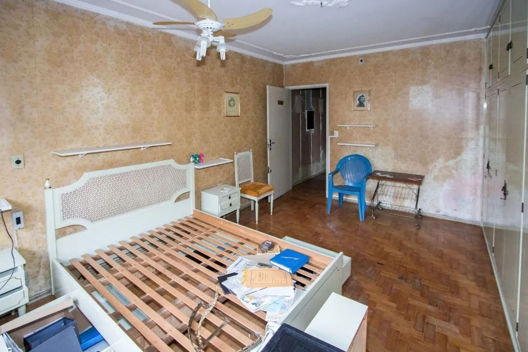 Imagem Casa para Venda - 200m², 3 dormitórios, 8 vagas - Cristal