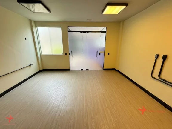 Imagem Casa Comercial à Venda em Pinheiros, São Paulo-SP: 5 Salas, 3 Banheiros, 1 Vaga de Garagem e 120m de ?rea