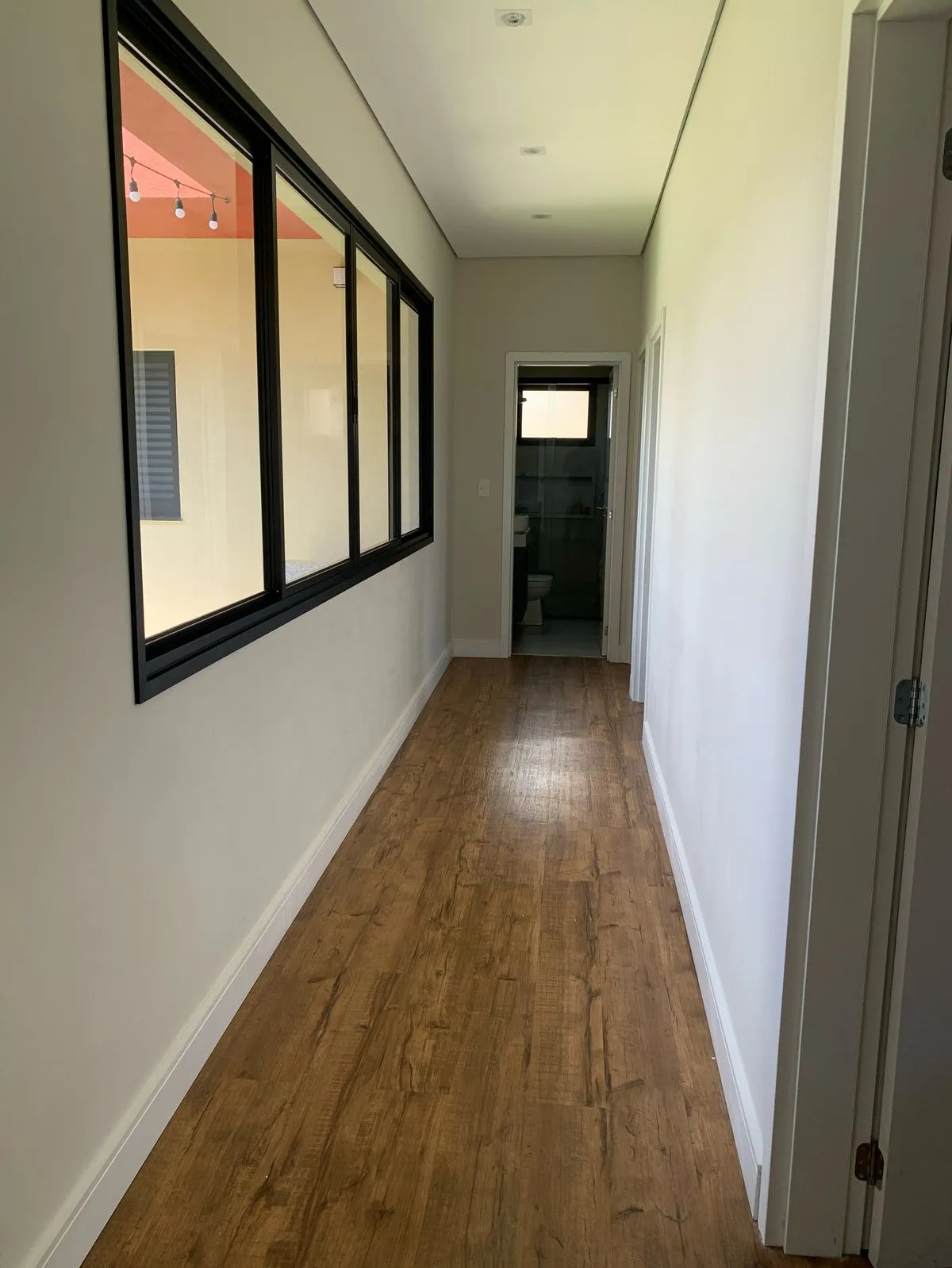 Imagem Casa em Condomínio de Luxo à Venda em Itupeva-SP, no Residencial Montes Claros: 6 quartos, 2 suítes, 5 banheiros, 2 vagas, 172 m².