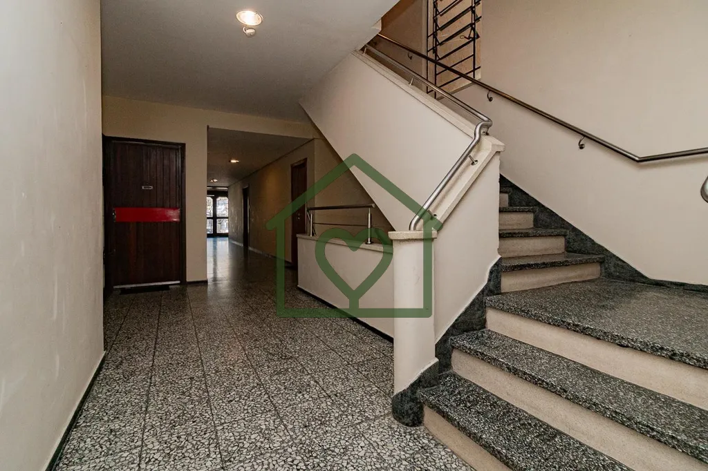 Imagem Apartamento de frente, com 3 dormitórios e três sacadas, sendo nos 2 dormitorios e na sala, propor...
