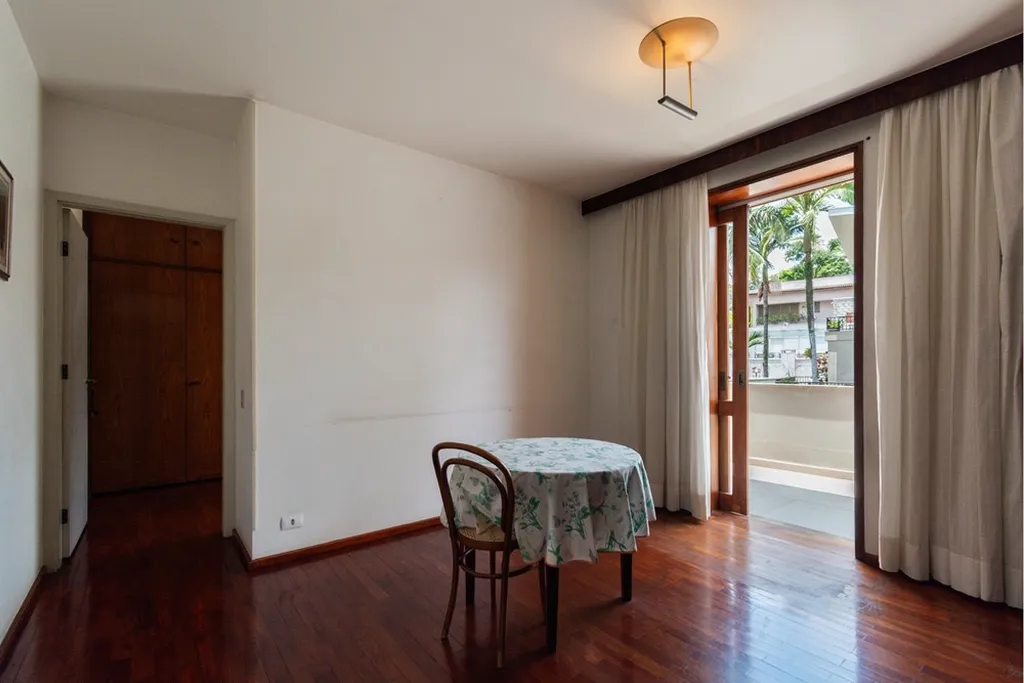 Imagem Casa à venda em São Paulo, Pacaembu, com 3 quartos, 590m2