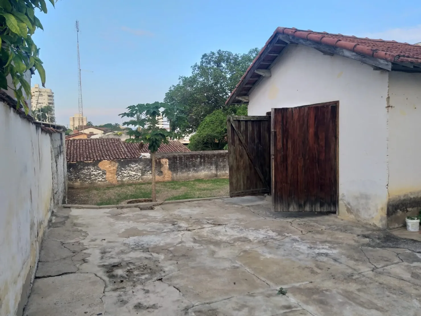 Imagem Comercial para Locação 3 Quartos, 1 Suite, 5 Vagas, 350M², Centro, Pindamonhangaba - SP