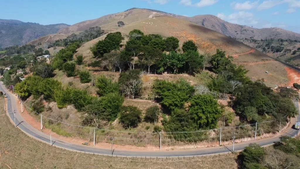 Foto do imóvel Terreno para Venda em Petrópolis / RJ em Estrada Silveira da Mota