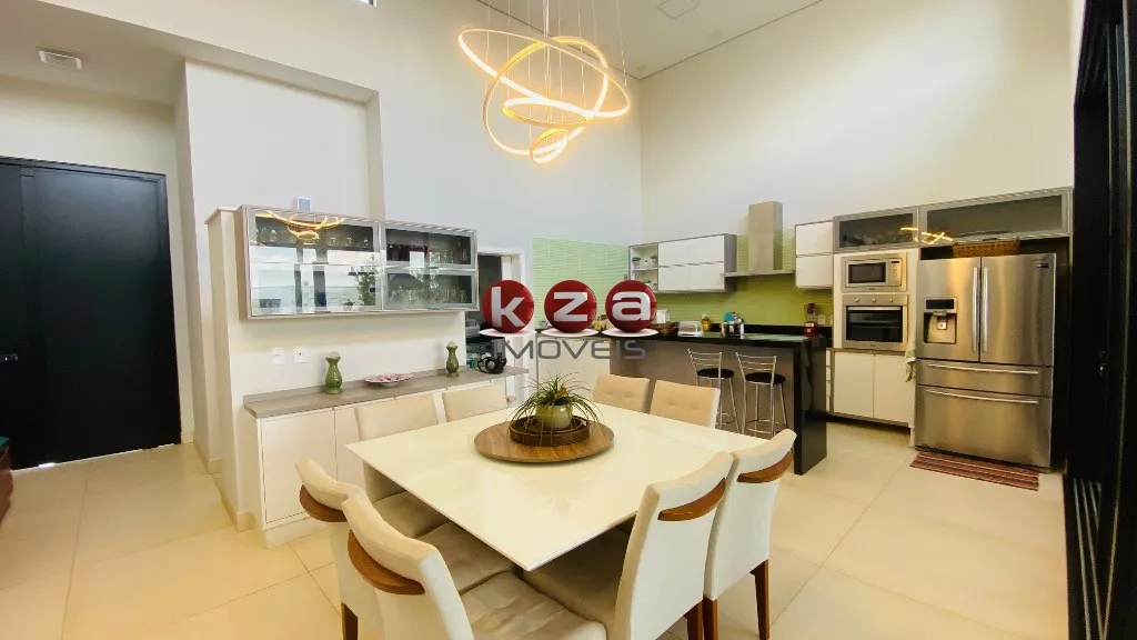 Imagem Casa de Luxo à Venda em Condomínio Exclusivo em Valinhos-SP: 3 quartos, 3 suítes, 3 salas, 5 banheiros, 2 vagas de garagem, 317m².