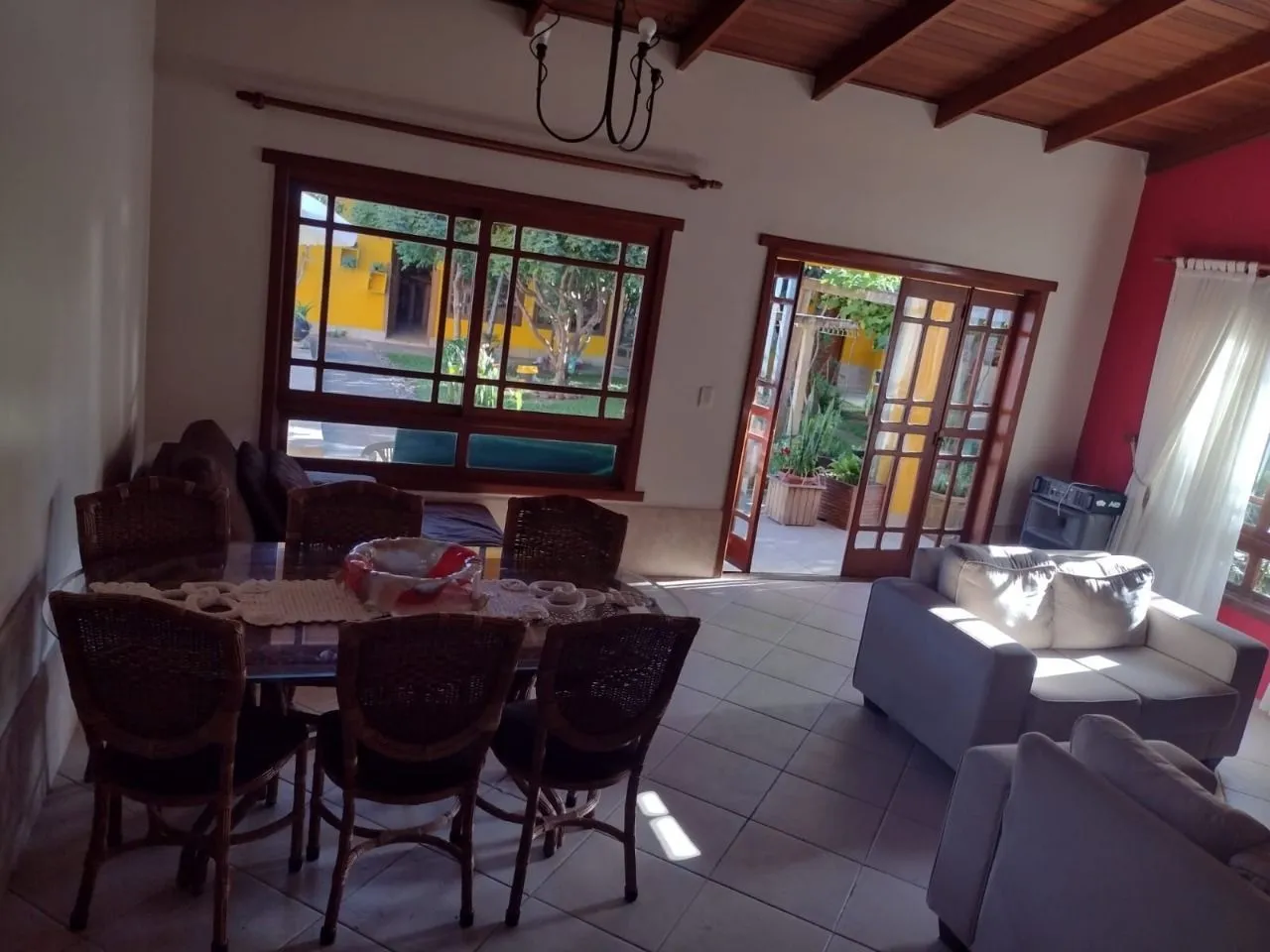 Imagem Casa para Venda - 693.6m², 5 dormitórios, sendo 3 suites, 4 vagas - Hípica