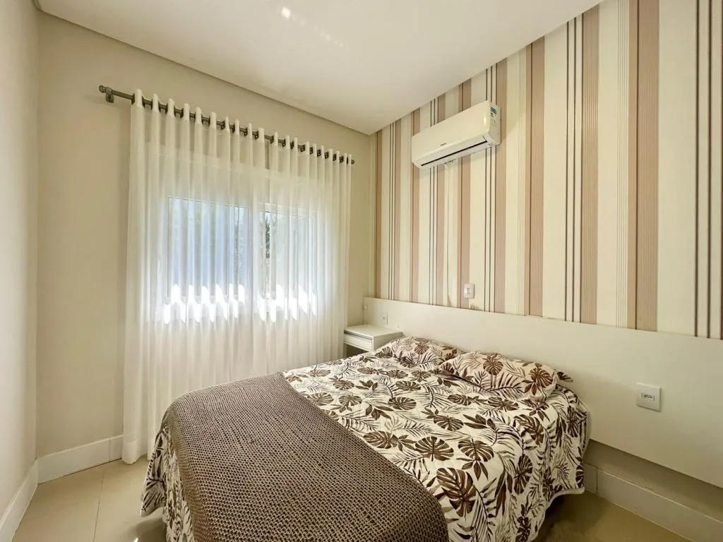 Imagem Casa em Condominio 4 Dormitórios - Bairro --