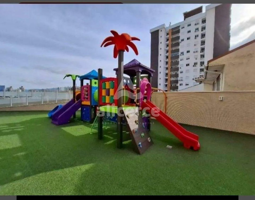Imagem Apartamento 2 Quartos com Suíte, Sacada e Lazer em Barreiros - São José/SC
