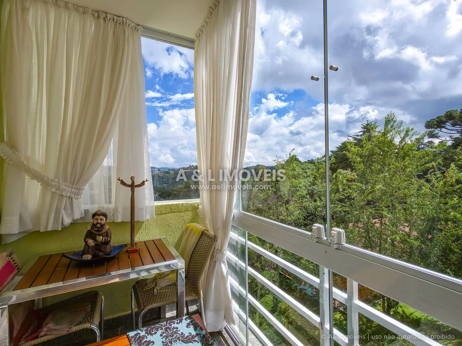 Imagem Apartamento em Campos do Jordão | Lareira e Deck | 84,97 m²