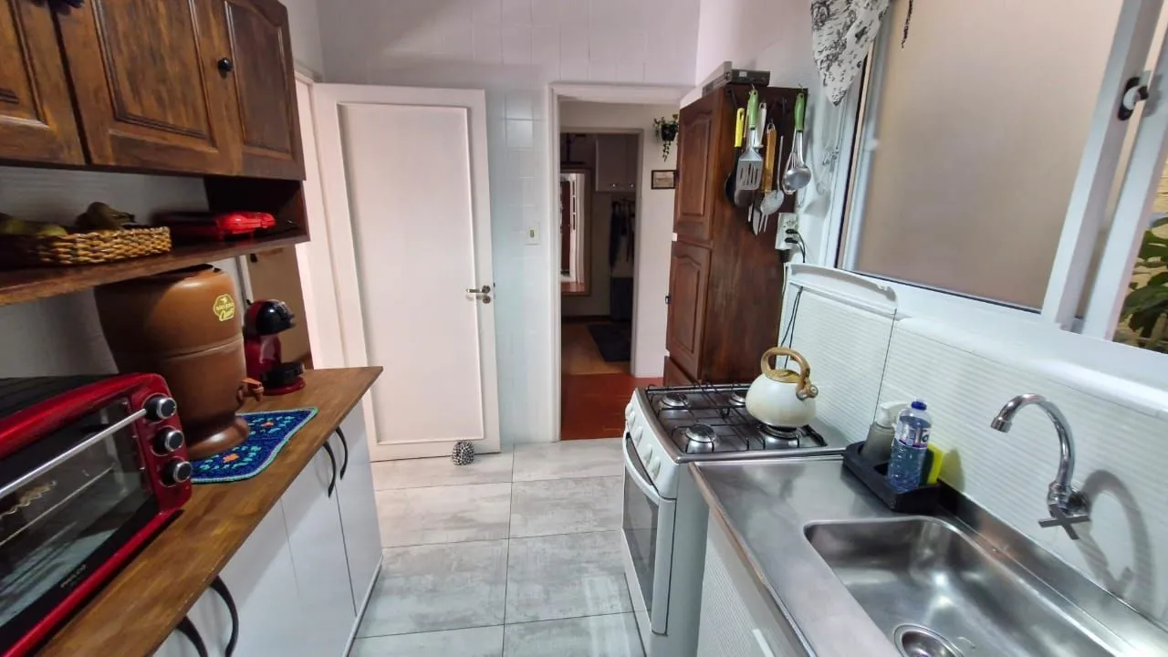 Imagem Apartamento no Menino Deus com 2 dormitórios e dependência de empregada com banheiro