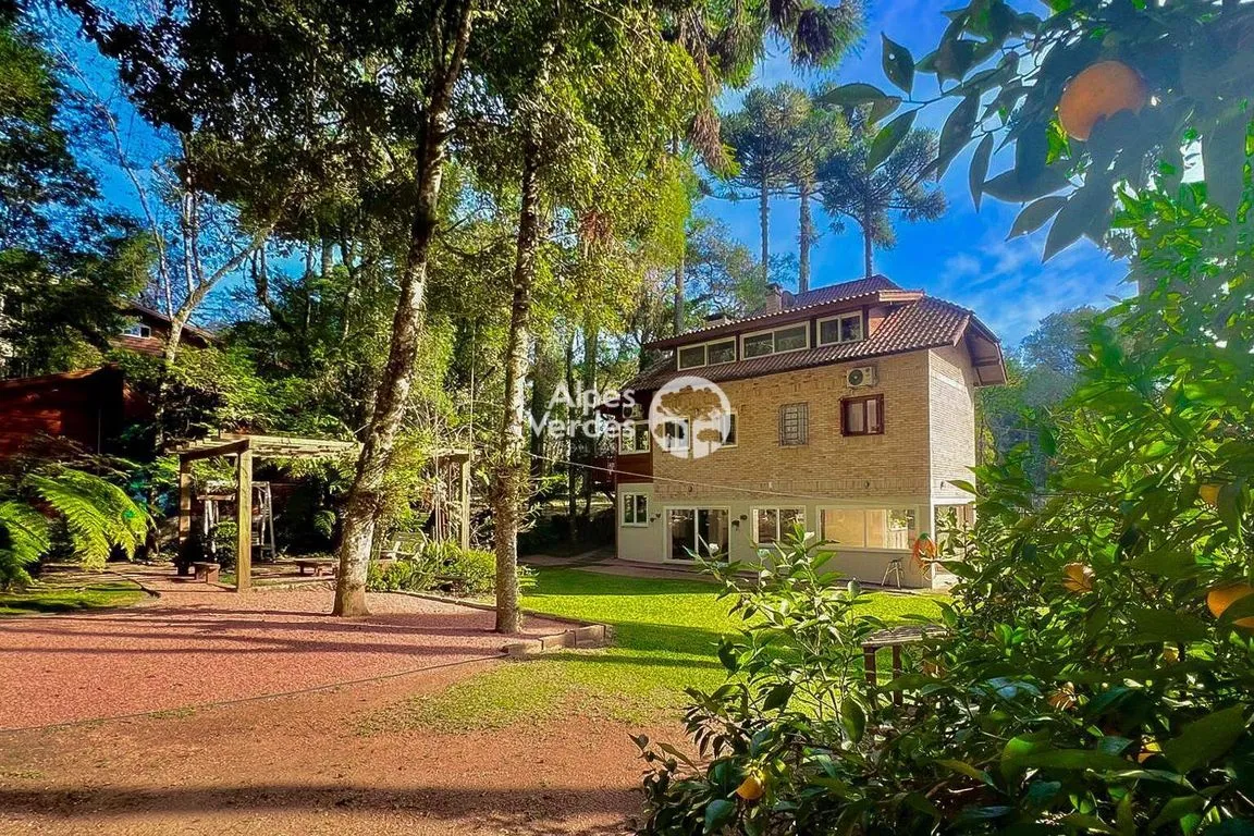 Imagem Vende-se Casa em Canela, com 05 dormitórios