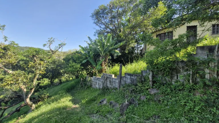 Imagem Área Exclusiva à venda com 12.500 m² no Macacu, Garopaba-SC: Vista para Lagoa e Mar.