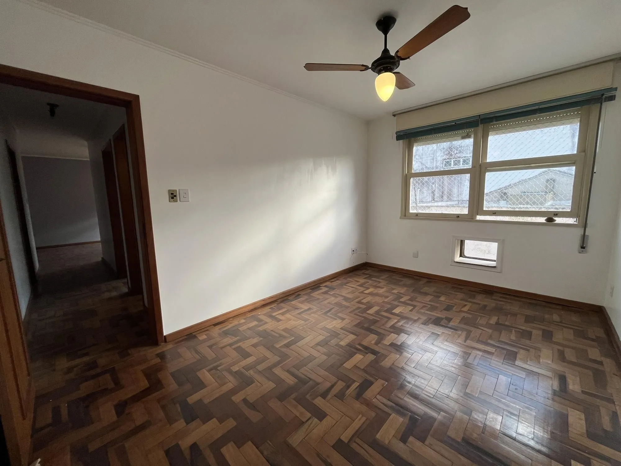 Apartamento de 2 quartos, opção 3º quarto ou gabinete e 1 vaga de garagem