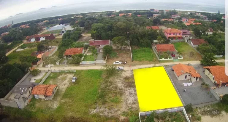 Imagem Vendo terreno na Praia do Ervino