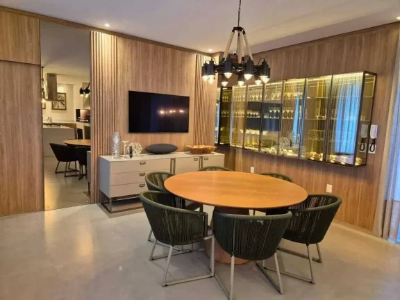 Imagem Casa com 5 suítes e 6 vagas de garagem em condomínio no Centro de Camboriú