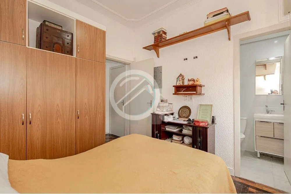 Imagem Excelente apartamento térreo localizado no bairro Menino Deus. Imóvel com 76m² distribuído em 2 ...