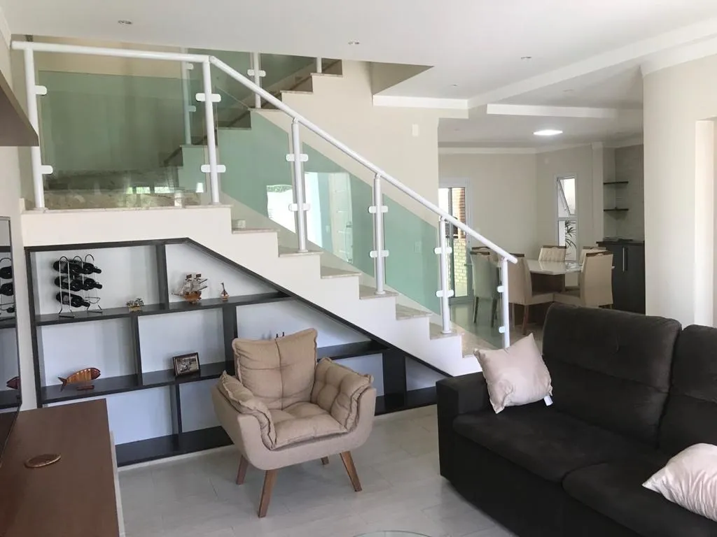 Imagem Lindo Sobrado no Bairro Jardim Karolyne com 235m².