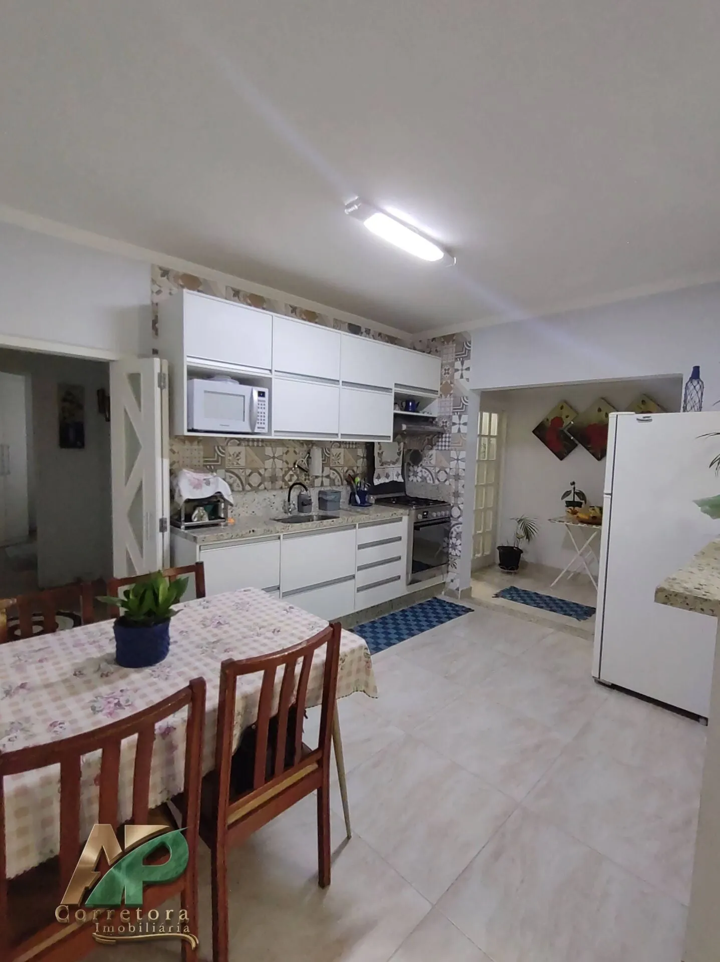 Imagem Casa à Venda em Taboão da Serra: 308m², 2 Vagas e Perto do Shopping