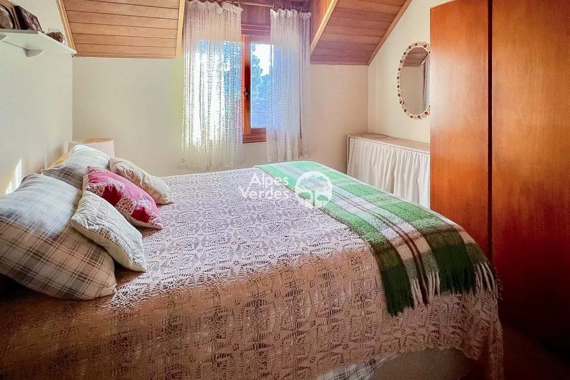 Imagem Vende-se Casa em Canela, com 05 dormitórios