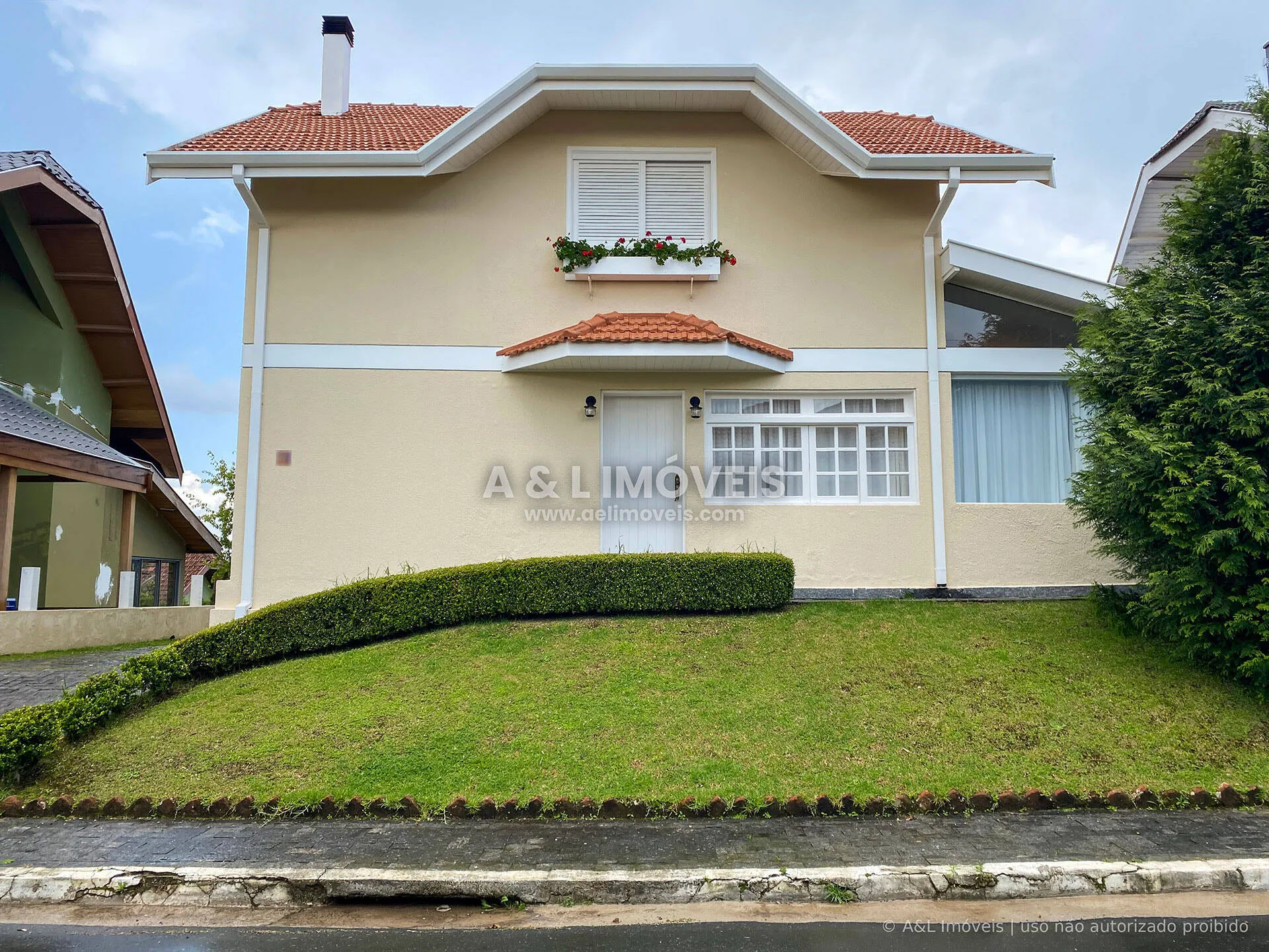 Imagem Casa à venda na Vila Isabel em Campos do Jordão com 213,88 m²