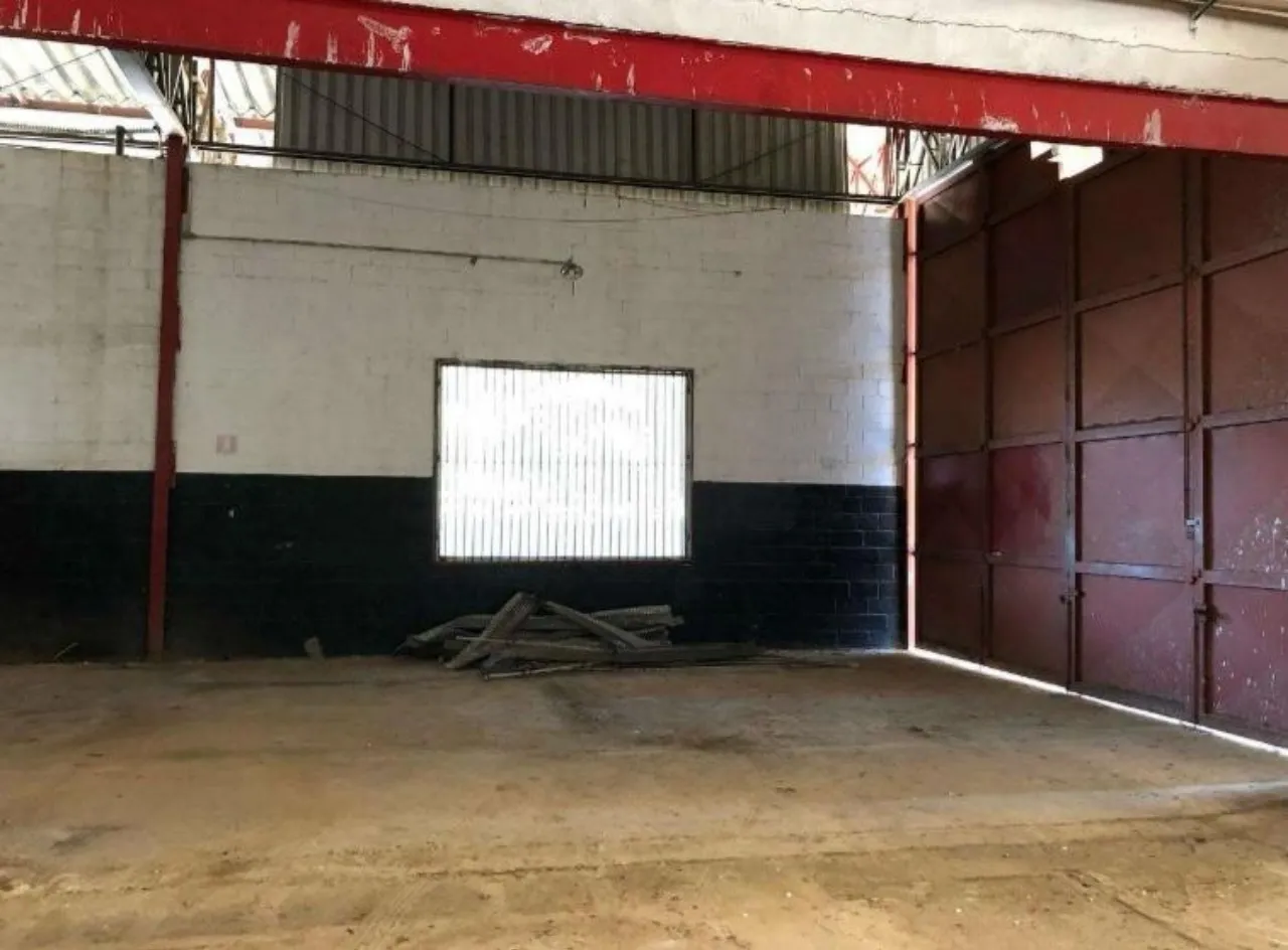 Imagem Galpão Industrial para Locação em Mairinque-SP, Bairro Mairinque: 1 Sala, 4 Banheiros, 2.000m² de Área.