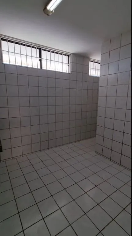 Imagem Apartamento em Intermares a 50m da praia, com 2 quartos (1 suíte), varanda ampla, ventilado e vaga de garagem. Excelente para morar ou investir.