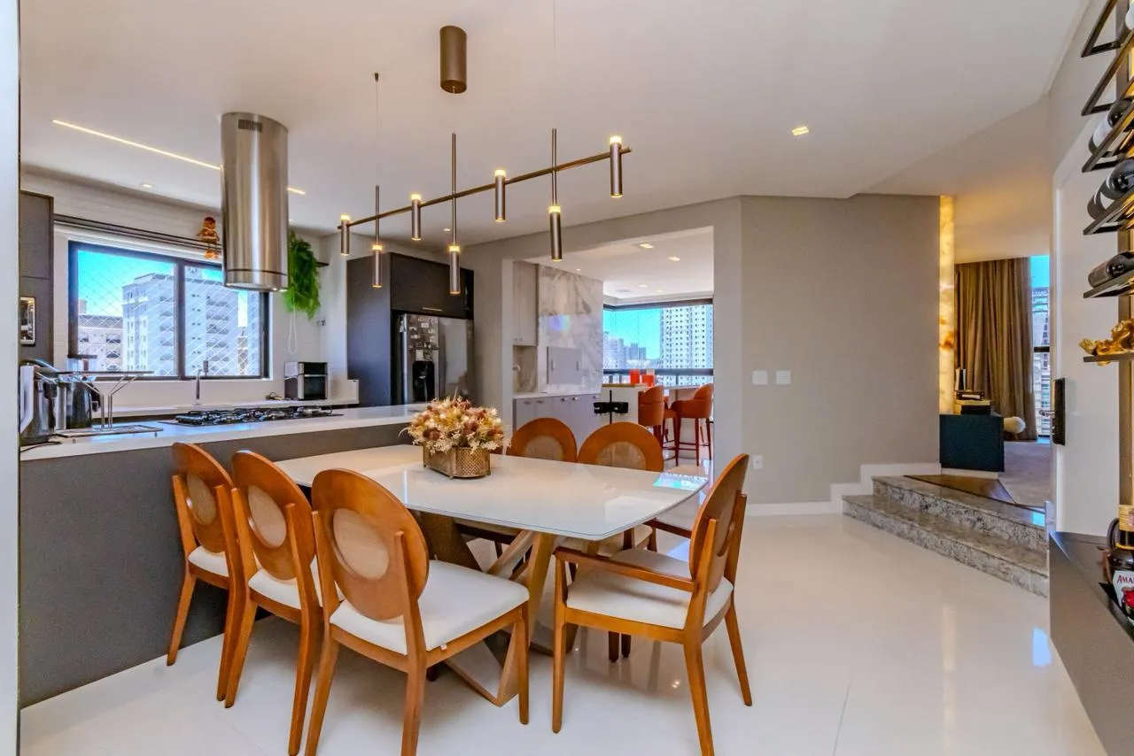 Imagem Apartamento com vista para o mar à venda com 200m2 por R$ 5.500.000,00