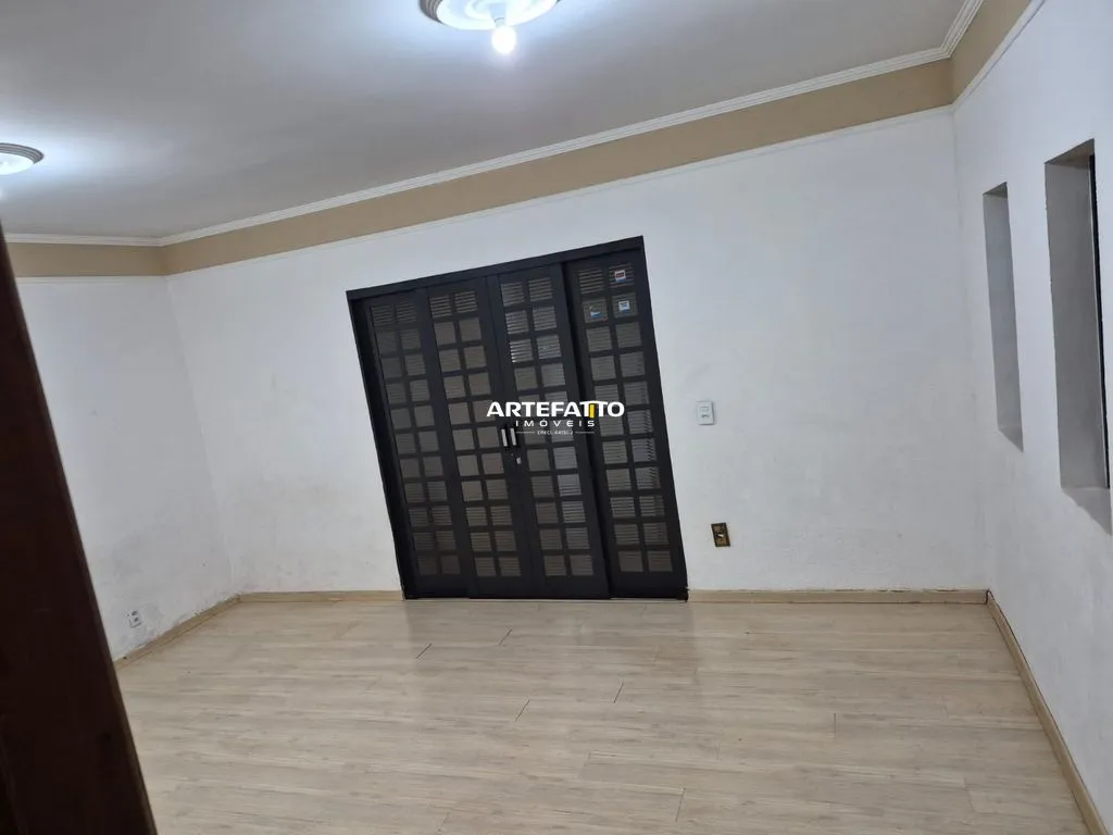 Imagem Sobrado Vila Santa Cruz, 3 dorm. sendo uma suíte com closet e sacada.