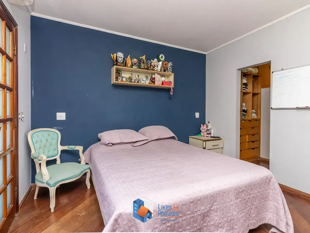 Imagem Sobrado para venda em Saúde com 4 quartos, sendo 4 suítes, 220m²