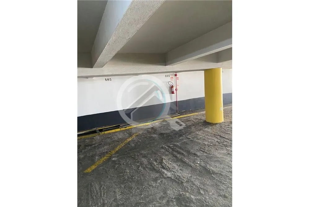 Imagem Ótimo box com aproximadamente 15m² de área útil, localizado no quarto andar, tornando-o um dos m...