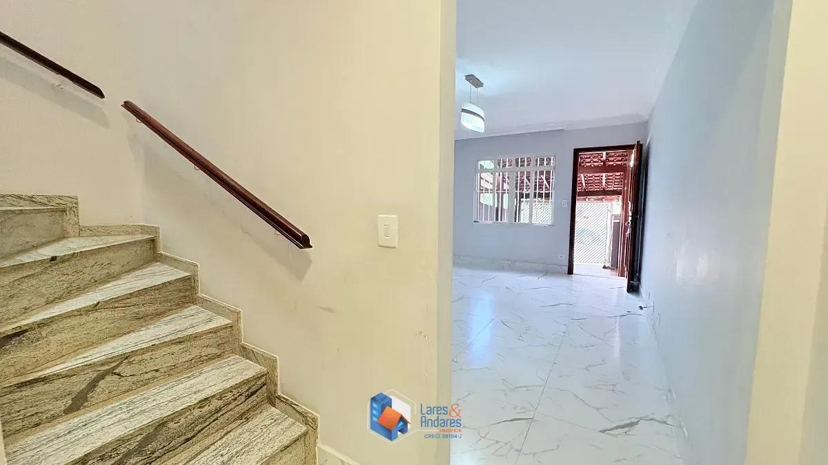 Imagem Sobrado para venda em Jardim Regina com 3 quartos, sendo 1 suíte, 101m²