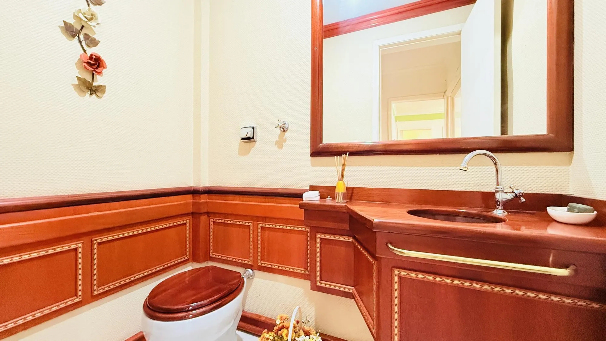 Imagem Apartamento com 3 quartos, 1 suíte, à venda na Avenida Doutor Nilo Peçanha, 1121, Três Figueiras, Porto Alegre
