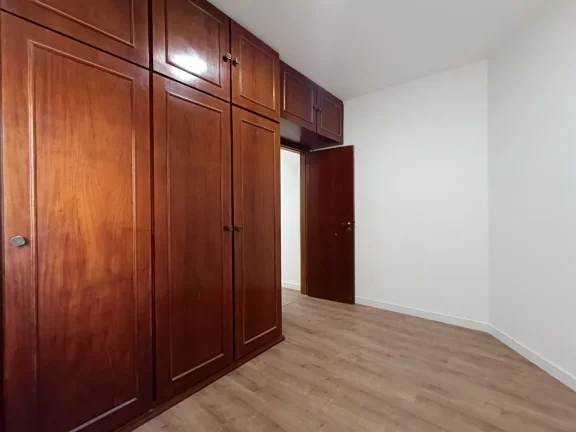 Imagem Apartamento na Ponta da praia com 03 quartos e sacada!