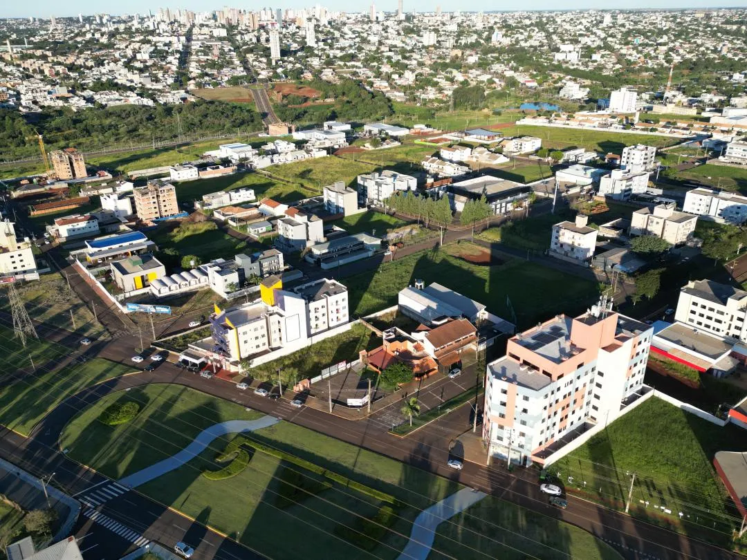 Imagem Terreno de esquina com sala comercial e apartamento, Bairro Fag, Cascavel - Venda