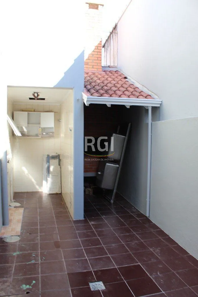 Imagem BAIXO - DUAS CASA NO MESMO PÁTIO NA PRAÇA SIMÕES LOPES NETO - ACEITA PARTE DE PAGAMENTO EM IMÓVEL NO LITORAL- SOB CONSULTA